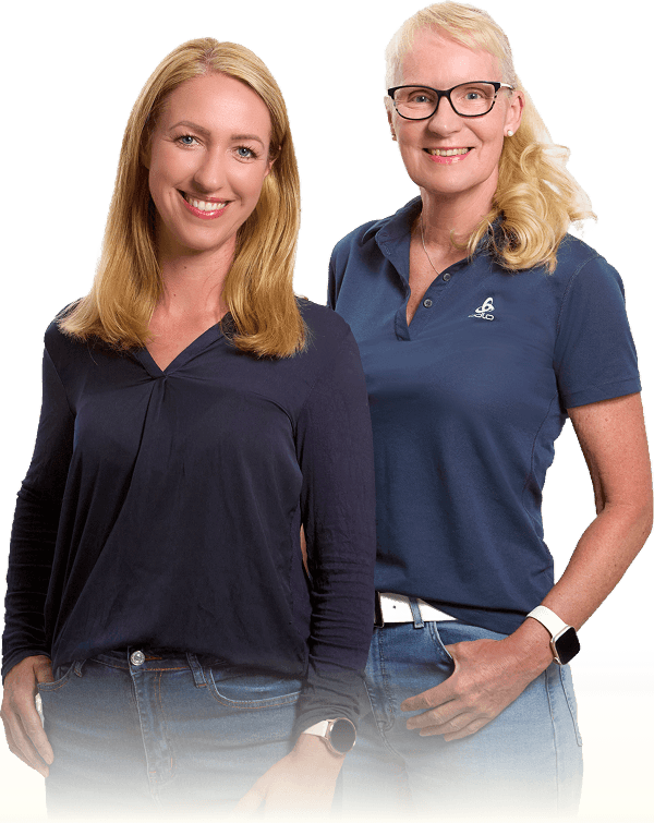 Christine Gehrckens und Birgit Weck, die einen lächelnd angucken.